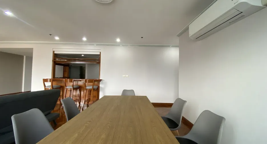 Condo en alquiler de 3 habitaciones en Watthana, Bangkok