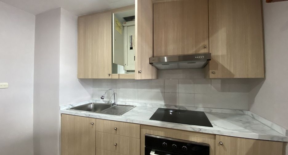 Condo en alquiler de 3 habitaciones en Watthana, Bangkok