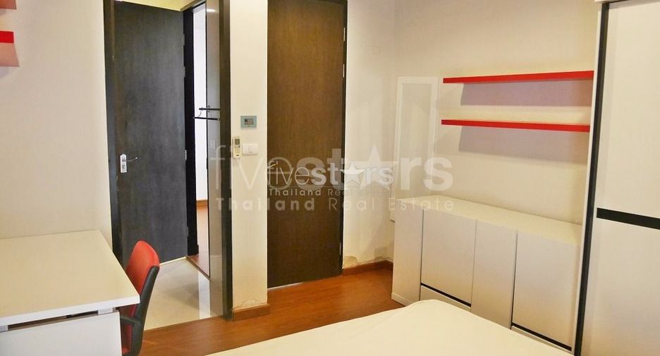 For rent 2 bedrooms condo in Pathum Wan, Bangkok