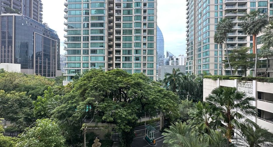 For rent 2 bedrooms condo in Pathum Wan, Bangkok