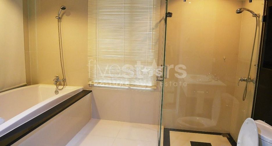 For rent 2 bedrooms condo in Pathum Wan, Bangkok
