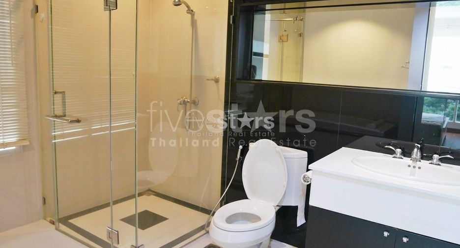 For rent 2 bedrooms condo in Pathum Wan, Bangkok