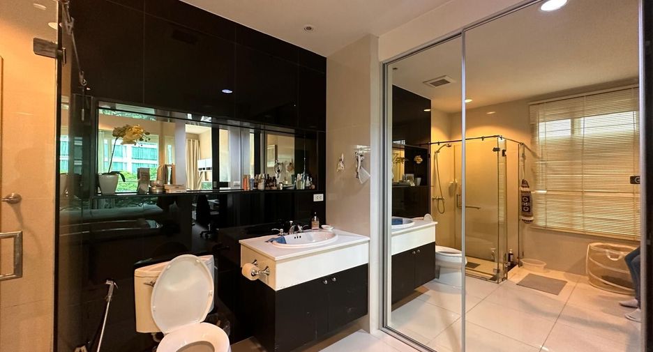 For rent 2 bedrooms condo in Pathum Wan, Bangkok