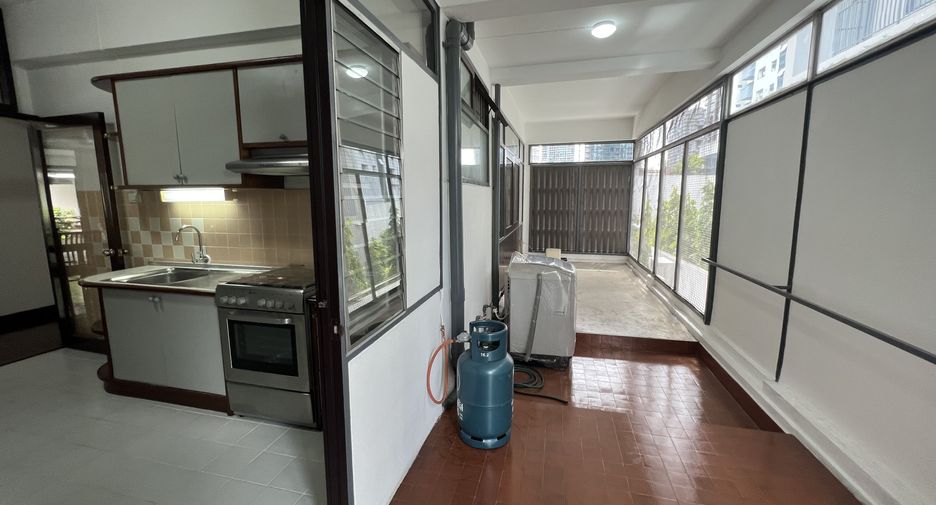 For rent 2 bedrooms condo in Khlong Toei, Bangkok