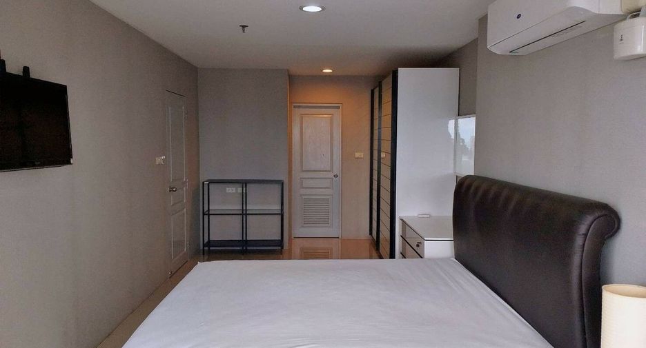 For rent 3 bedrooms condo in Khlong Toei, Bangkok
