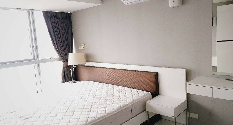 For rent 3 bedrooms condo in Khlong Toei, Bangkok