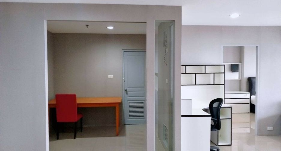 For rent 3 bedrooms condo in Khlong Toei, Bangkok