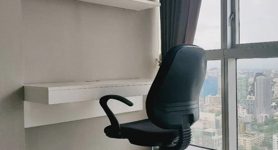 For rent 3 bedrooms condo in Khlong Toei, Bangkok