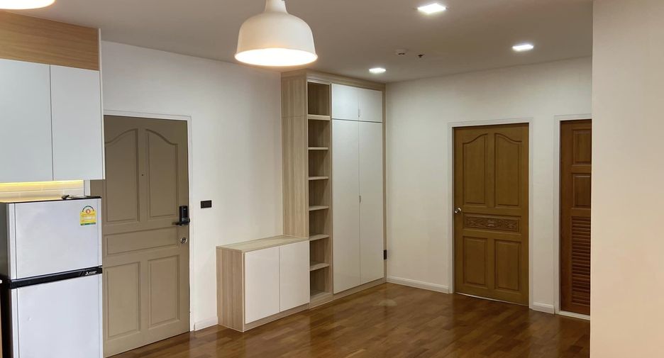 For rent 2 bedrooms condo in Ratchathewi, Bangkok