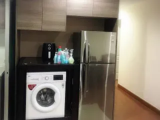Condo en alquiler de 3 habitaciones en Huai Khwang, Bangkok