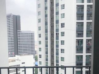 Condo en alquiler de 3 habitaciones en Huai Khwang, Bangkok