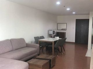 Condo en alquiler de 3 habitaciones en Huai Khwang, Bangkok