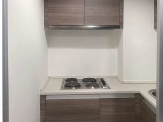 Condo en alquiler de 3 habitaciones en Huai Khwang, Bangkok