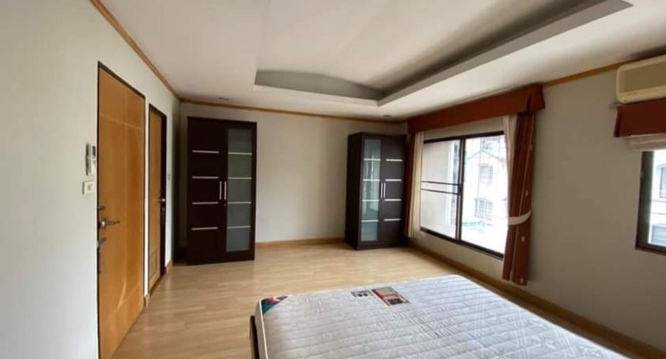 For rent 3 bedrooms townhouse in Suan Luang, Bangkok