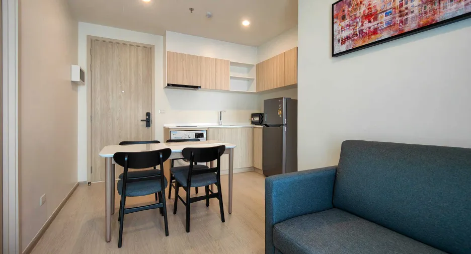 For rent 2 bedrooms condo in Huai Khwang, Bangkok