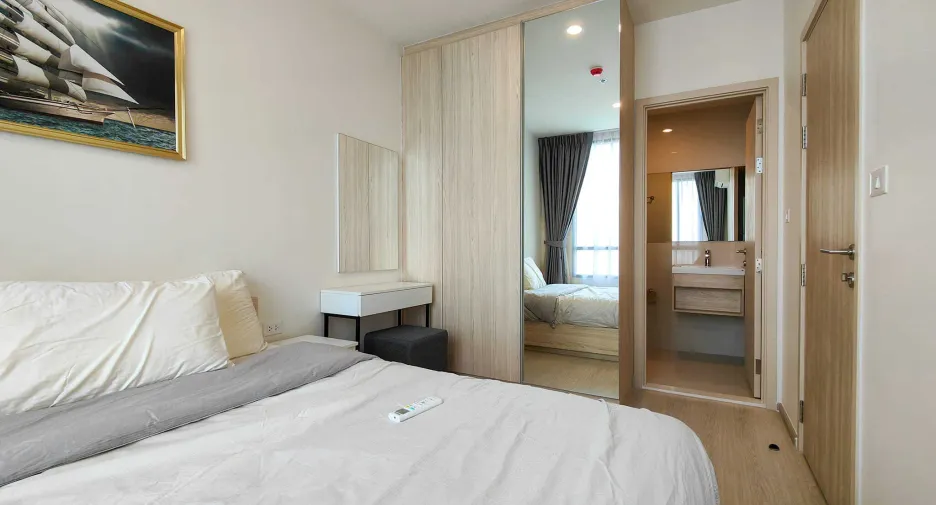 For rent 2 bedrooms condo in Huai Khwang, Bangkok