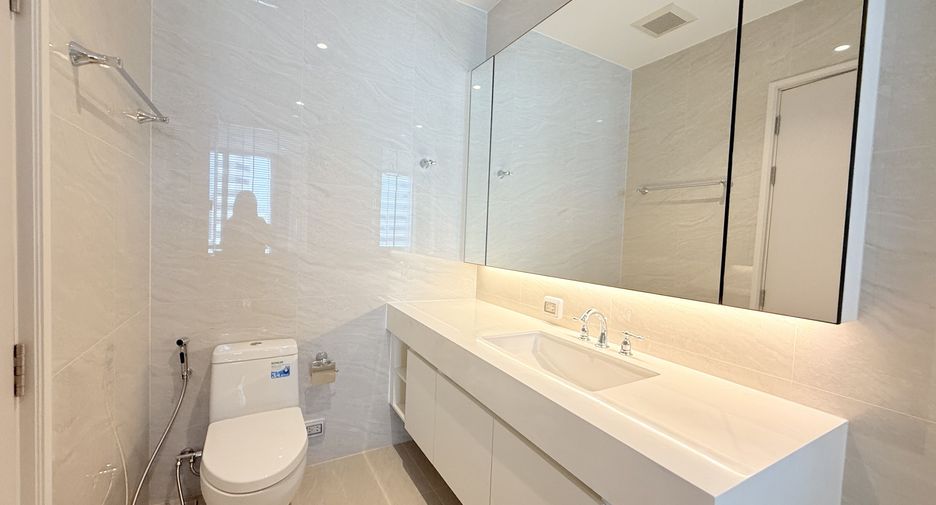 For rent 1 bed condo in Pathum Wan, Bangkok