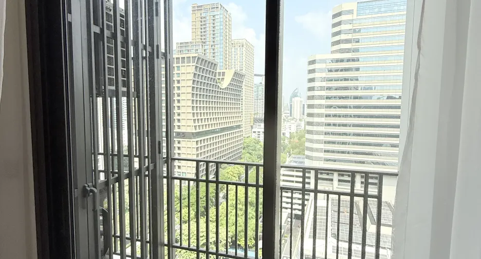 For rent 1 bed condo in Pathum Wan, Bangkok