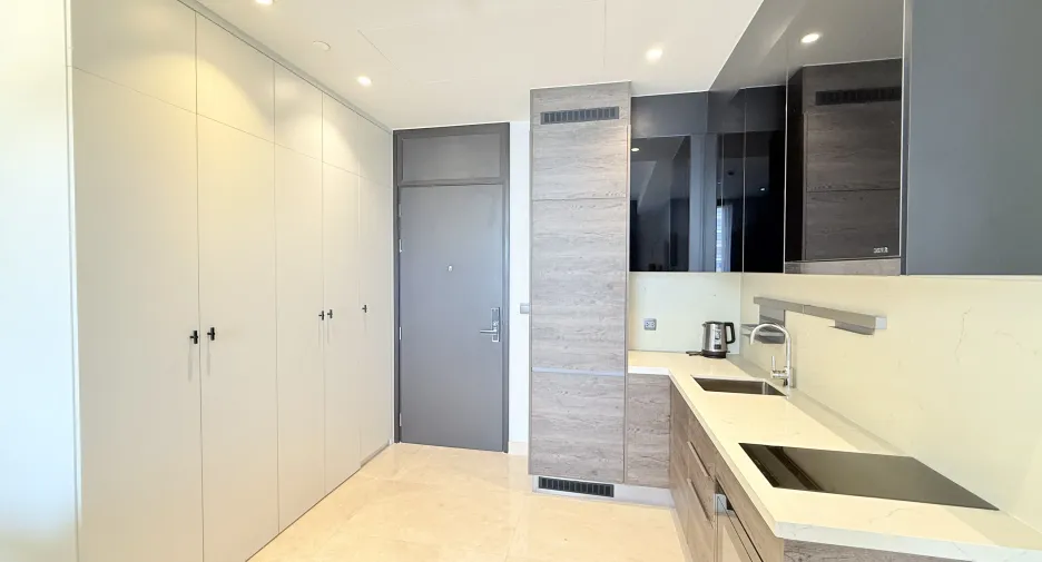 For rent 1 bed condo in Pathum Wan, Bangkok