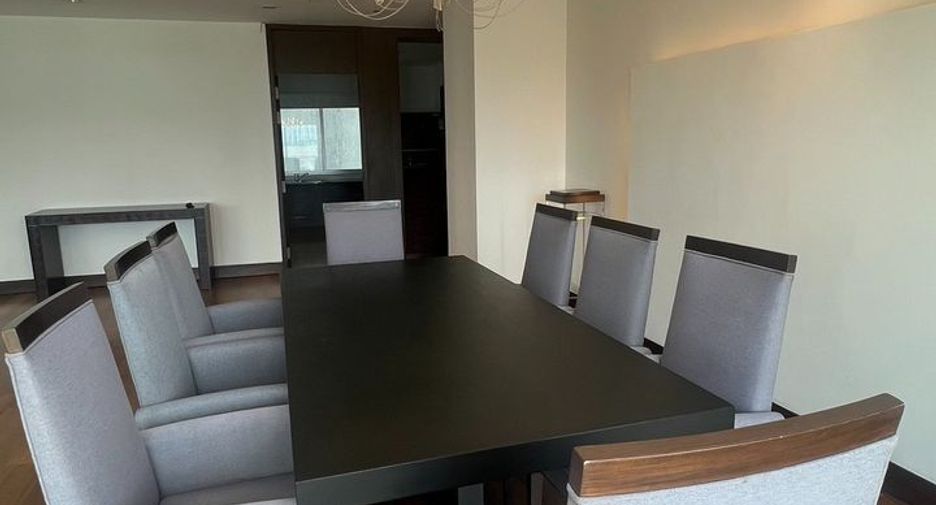 For rent 4 bedrooms condo in Pathum Wan, Bangkok