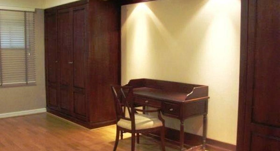 For rent 3 bedrooms condo in Sathon, Bangkok
