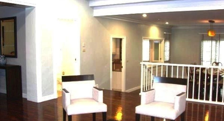 For rent 3 bedrooms condo in Sathon, Bangkok