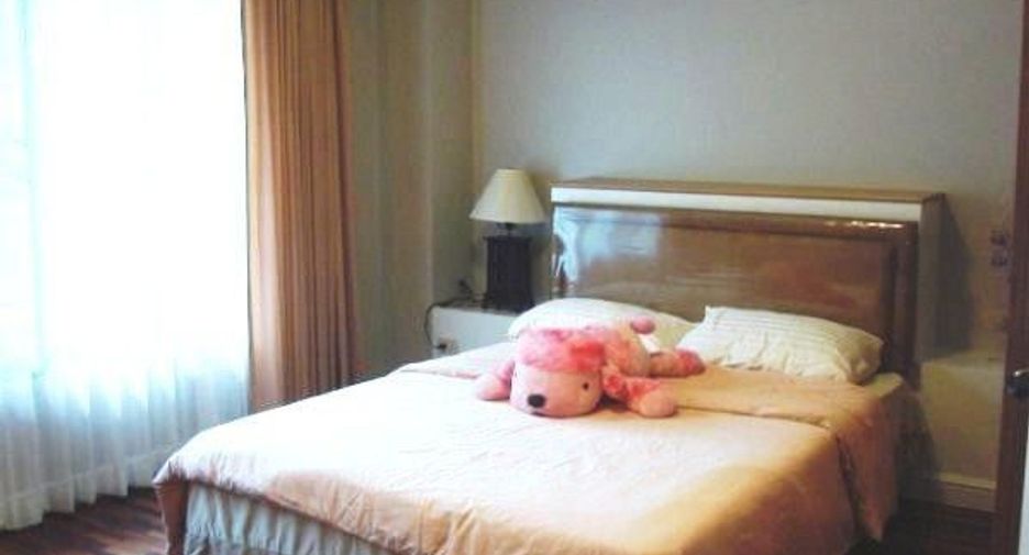 For rent 3 bedrooms condo in Sathon, Bangkok