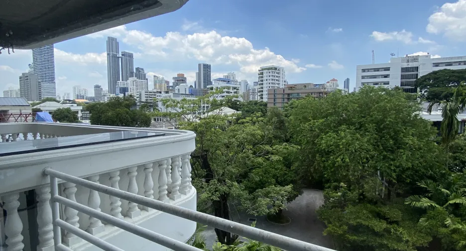 For rent 3 bedrooms condo in Watthana, Bangkok
