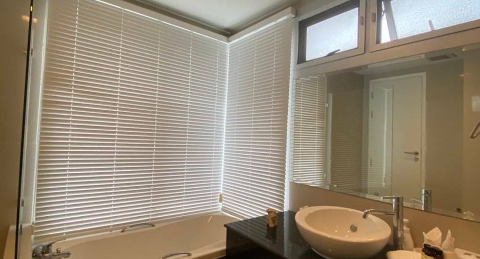 For rent 3 bedrooms condo in Khlong Toei, Bangkok