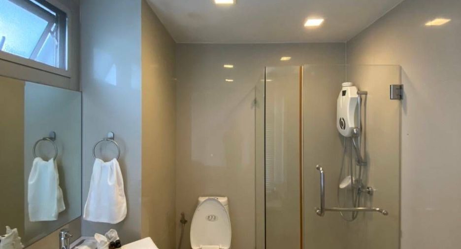 For rent 3 bedrooms condo in Khlong Toei, Bangkok