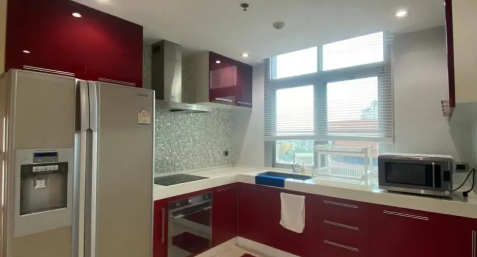For rent 3 bedrooms condo in Khlong Toei, Bangkok