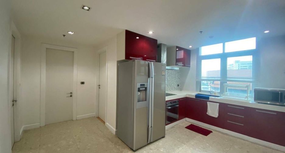 For rent 3 bedrooms condo in Khlong Toei, Bangkok