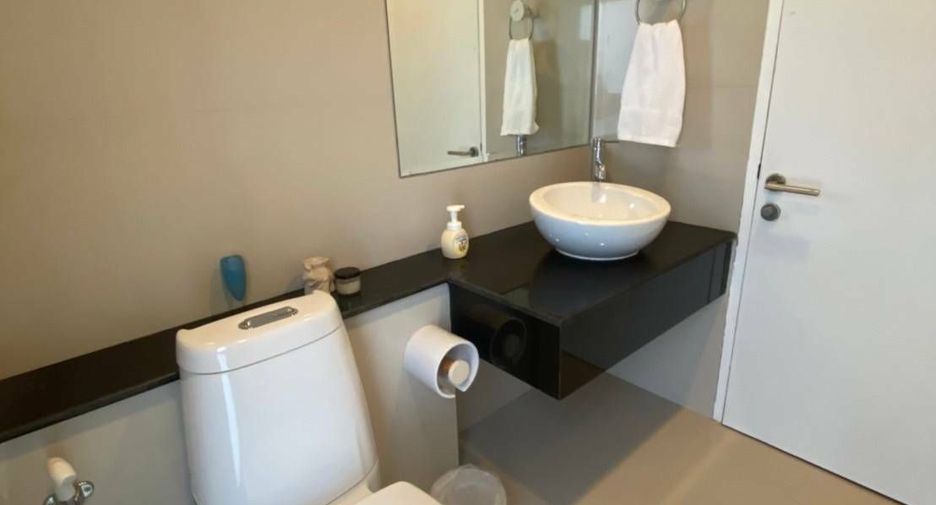 For rent 3 bedrooms condo in Khlong Toei, Bangkok