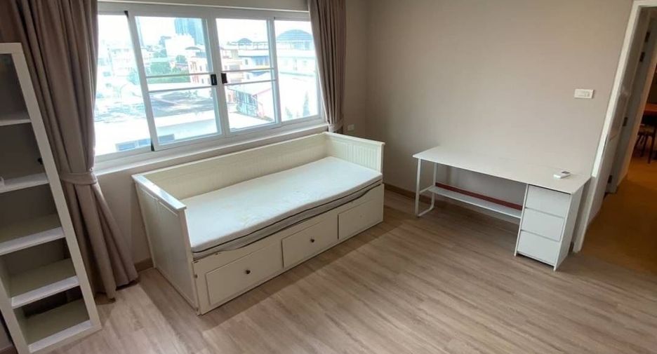 For rent 2 bedrooms apartment in Khlong San, Bangkok