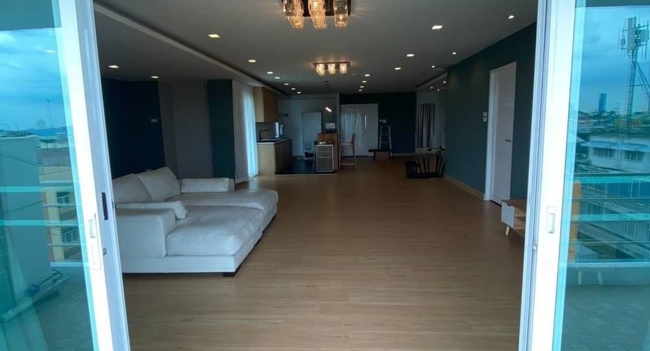 For rent 2 bedrooms apartment in Khlong San, Bangkok