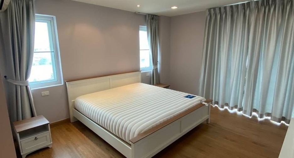 For rent 2 bedrooms apartment in Khlong San, Bangkok