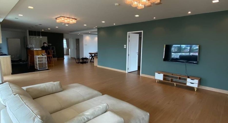 For rent 2 bedrooms apartment in Khlong San, Bangkok