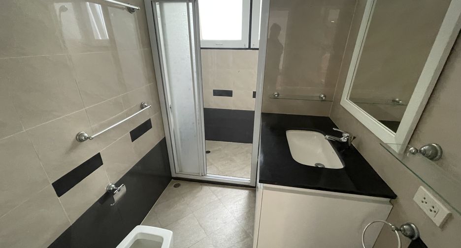 For rent 4 bedrooms apartment in Sathon, Bangkok