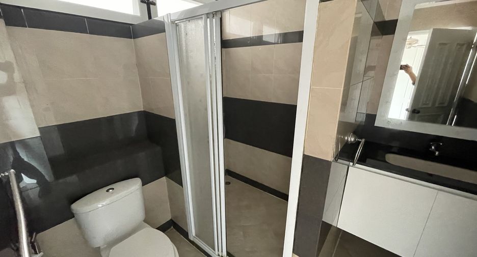 For rent 4 bedrooms apartment in Sathon, Bangkok