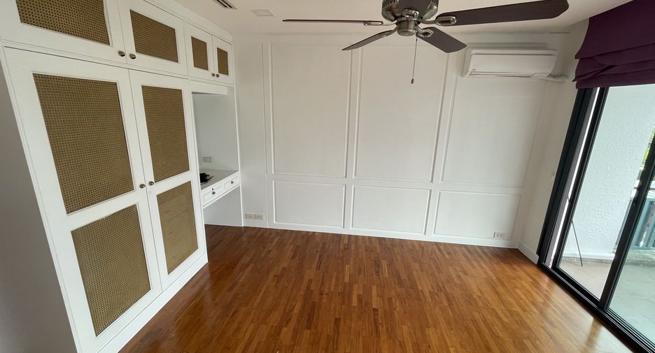 For rent 4 bedrooms apartment in Sathon, Bangkok