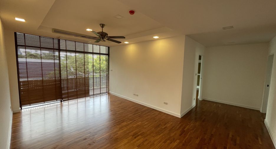 For rent 4 bedrooms apartment in Sathon, Bangkok