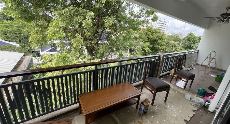 For rent 4 bedrooms apartment in Sathon, Bangkok