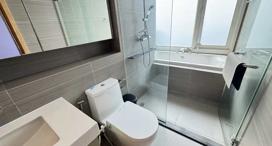 Wohnung zur Miete mit 3 Zimmer in Khlong Toei, Bangkok