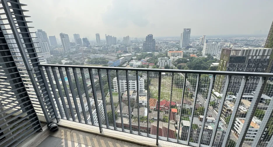 Wohnung zur Miete mit 3 Zimmer in Khlong Toei, Bangkok
