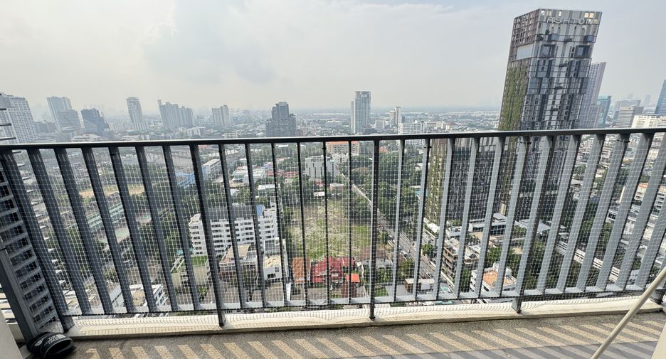 Wohnung zur Miete mit 3 Zimmer in Khlong Toei, Bangkok