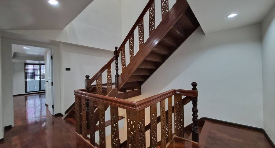 For rent 4 ベッドルーム house in Watthana, Bangkok