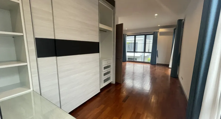 For rent 4 bedrooms house in Bang Na, Bangkok