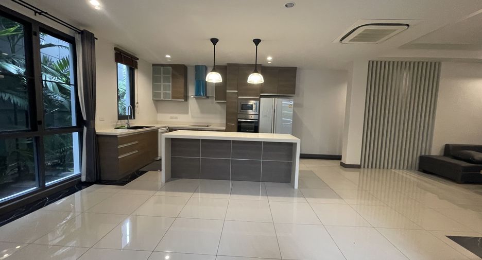 For rent 4 bedrooms house in Bang Na, Bangkok