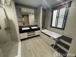 Casa en alquiler de 4 habitaciones en Bang Na, Bangkok