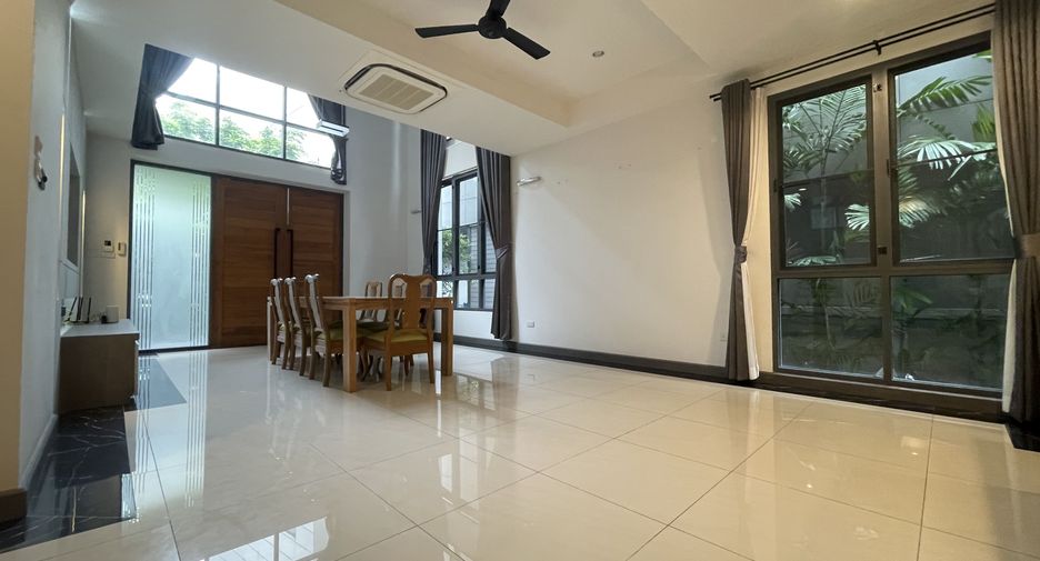 For rent 4 bedrooms house in Bang Na, Bangkok